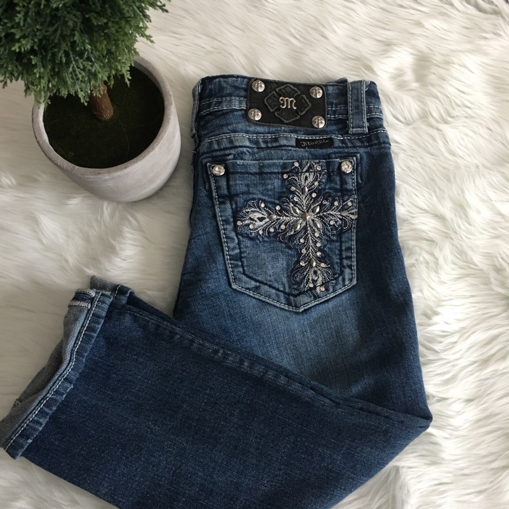 Miss Me Women’s Distressed Capri Jeans Size 27